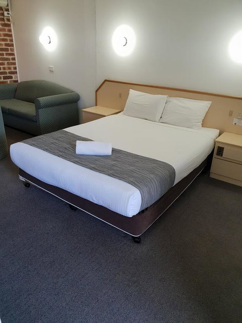 Moonraker Motor Inn - Accommodation Directory 1