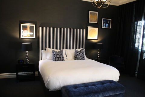 Mrs Banks Hotel - Accommodation Directory 0