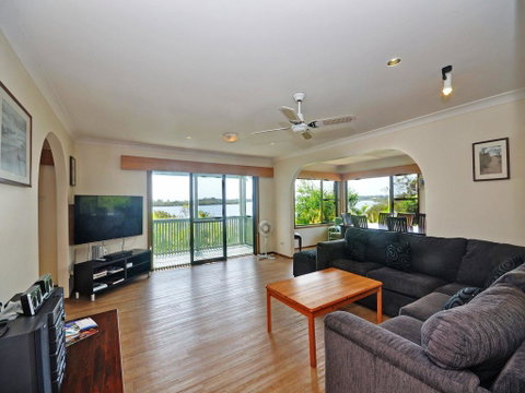 Myall Manor - Accommodation Directory 2
