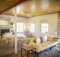 Myrtle Tree Lodge - Flowers Kangaroo Valley - Accommodation Directory