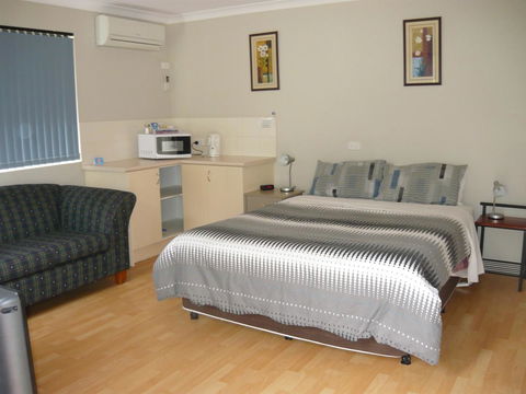 Albany Apartments - Accommodation Directory 0