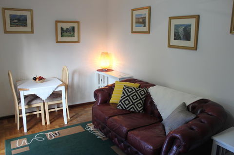 Jacaranda Hideaway Bed & Breakfast - Accommodation Directory 6