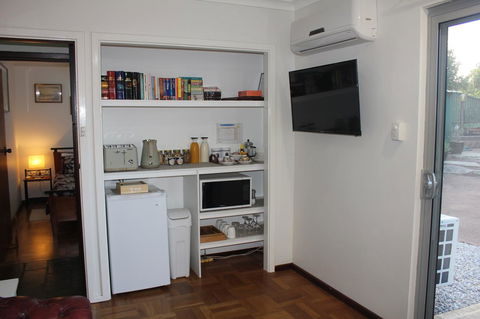 Jacaranda Hideaway Bed & Breakfast - Accommodation Directory 4