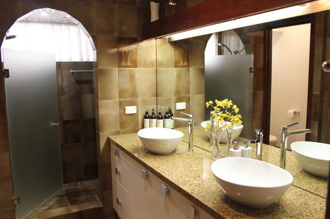 Jacaranda Hideaway Bed & Breakfast - Accommodation Directory 7