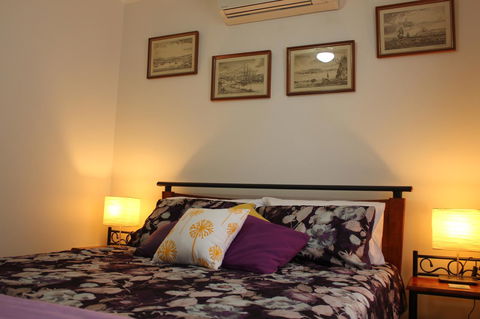 Jacaranda Hideaway Bed & Breakfast - Accommodation Directory 8