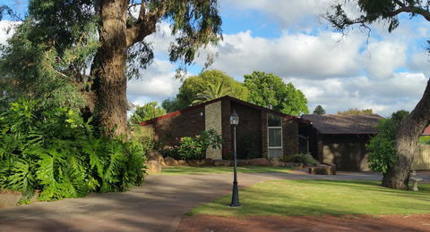 Jacaranda Hideaway Bed & Breakfast - Accommodation Directory 16