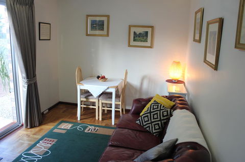 Jacaranda Hideaway Bed & Breakfast - Accommodation Directory 3