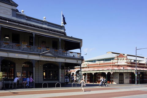 Suffolk House - Accommodation Directory 20