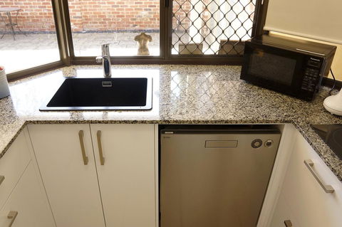 Suffolk House - Accommodation Directory 11