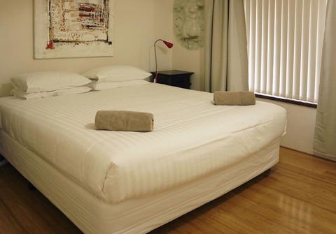 Suffolk House - Accommodation Directory 12