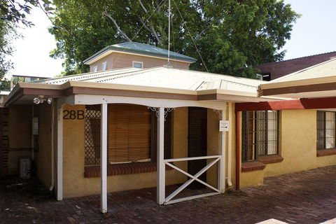 Suffolk House - Accommodation Directory 3