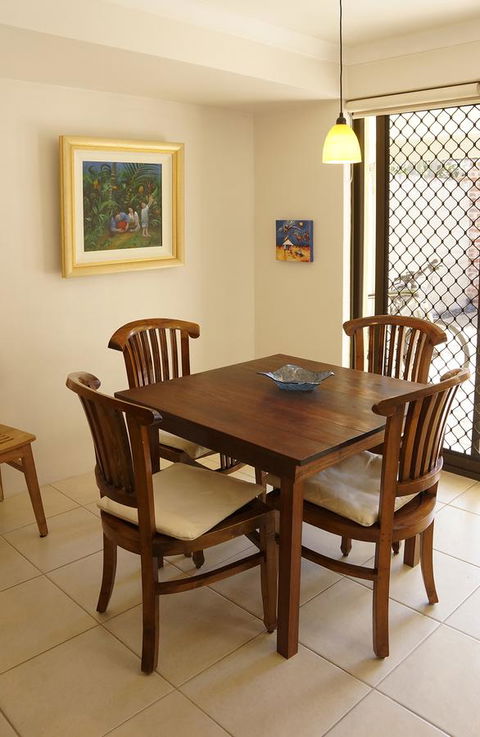 Suffolk House - Accommodation Directory 8