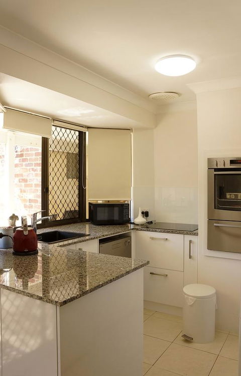 Suffolk House - Accommodation Directory 9