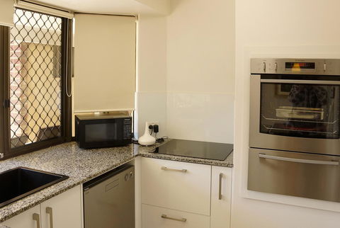 Suffolk House - Accommodation Directory 10