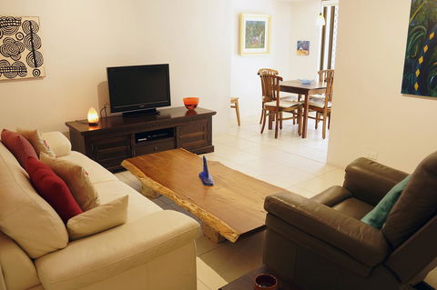 Suffolk House - Accommodation Directory 7