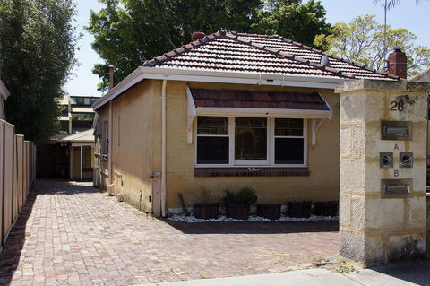 Suffolk House - Accommodation Directory 2