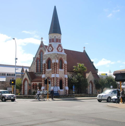 Suffolk House - Accommodation Directory 24