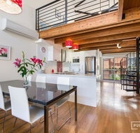 Spacious Central Townhouse - Accommodation Directory