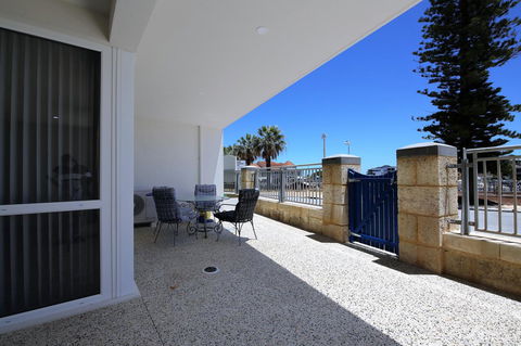 Studio Style Mindarie Marina - Accommodation Directory 12