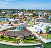 LA ANCHOR ON THE CANALS MANDURAH - Accommodation Directory