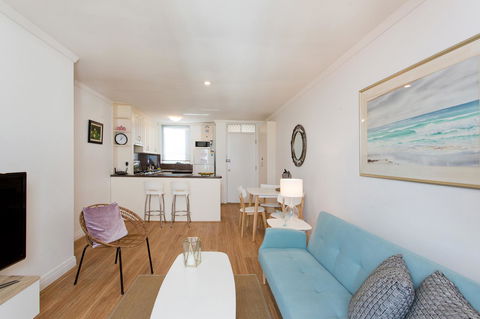 Ocean Breeze Apartment - Accommodation Directory 9