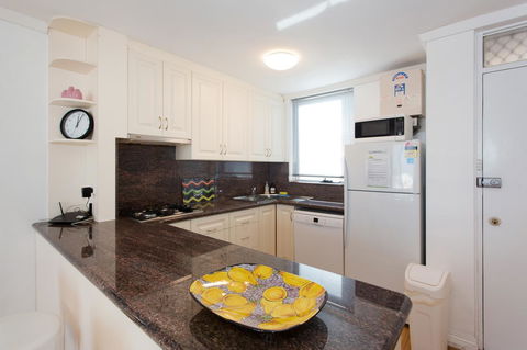 Ocean Breeze Apartment - Accommodation Directory 2