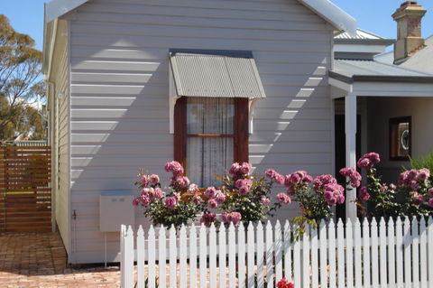 Bluebird Cottage - Accommodation Directory 0