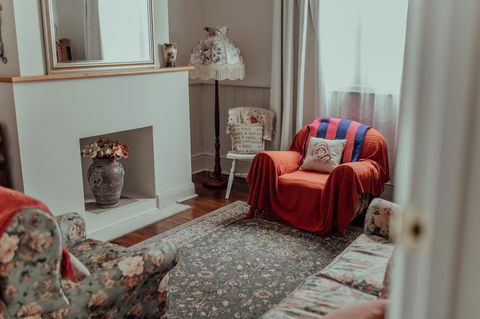 Bluebird Cottage - Accommodation Directory 9
