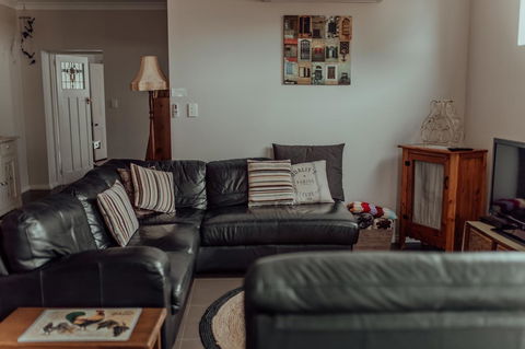Bluebird Cottage - Accommodation Directory 17