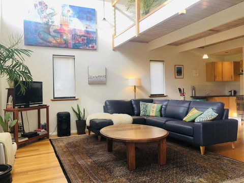 Zephyr Studio - Accommodation Directory 0
