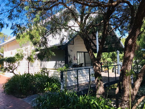 Zephyr Studio - Accommodation Directory 1