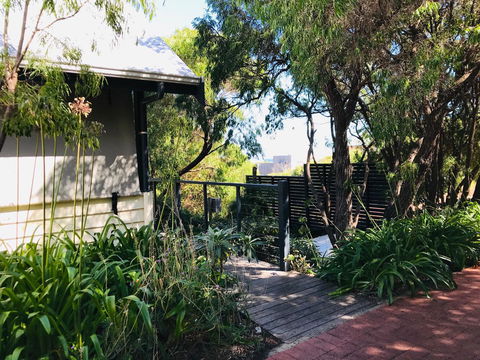 Zephyr Studio - Accommodation Directory 22