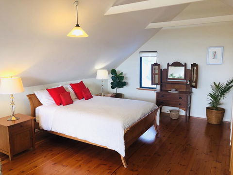 Zephyr Studio - Accommodation Directory 12