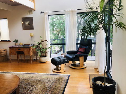 Zephyr Studio - Accommodation Directory 4