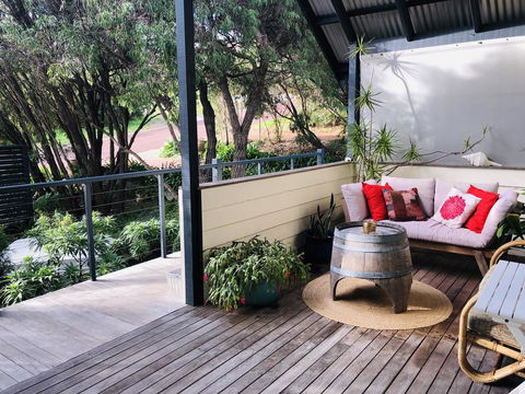 Zephyr Studio - Accommodation Directory 10