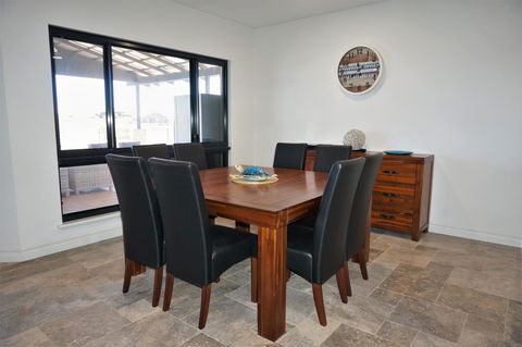 27 Corella Court - Accommodation Directory 5