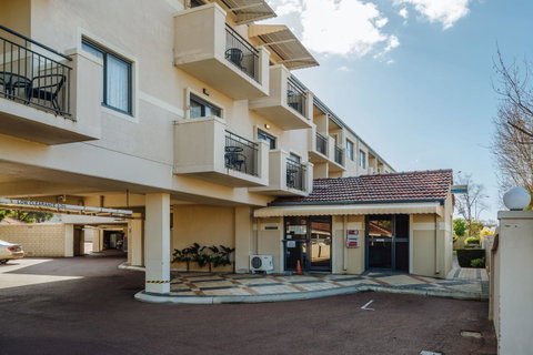 Canning Bridge Auto Lodge - Accommodation Directory 8