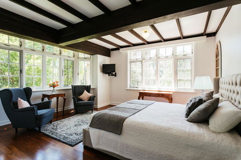 Elliot House - Accommodation Directory 13