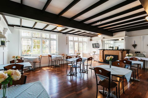 Elliot House - Accommodation Directory 4