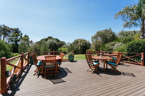 Elliot House - Accommodation Directory 2
