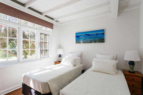 Elliot House - Accommodation Directory 5