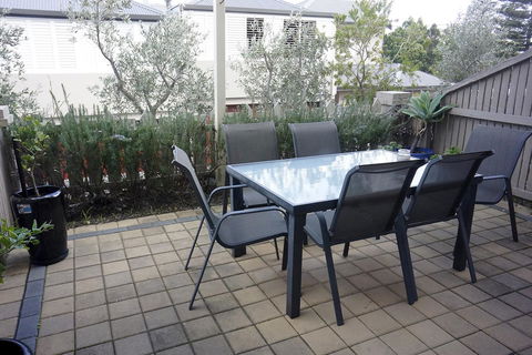 Studio 4 - Ground Floor Fremantle Apartment - Accommodation Directory 18