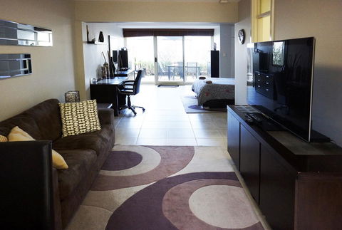 Studio 4 - Ground Floor Fremantle Apartment - Accommodation Directory 3