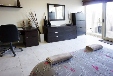 Studio 4 - Ground Floor Fremantle Apartment - Accommodation Directory 10