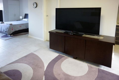 Studio 4 - Ground Floor Fremantle Apartment - Accommodation Directory 4