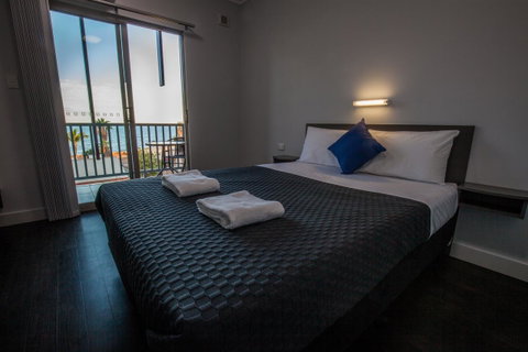 Beadon Bay Hotel - Accommodation Directory 4