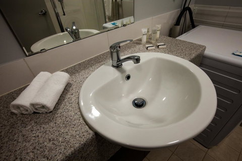 Beadon Bay Hotel - Accommodation Directory 10