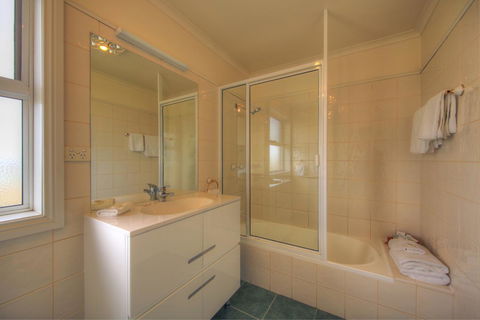 Stanley Village Waterfront Accommodation - Accommodation Directory 11