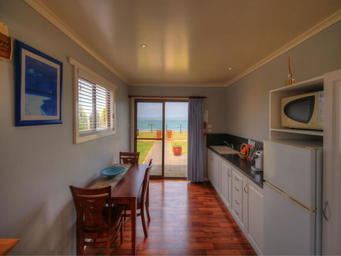 Stanley Village Waterfront Accommodation - Accommodation Directory 14