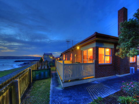 Stanley Village Waterfront Accommodation - Accommodation Directory 16